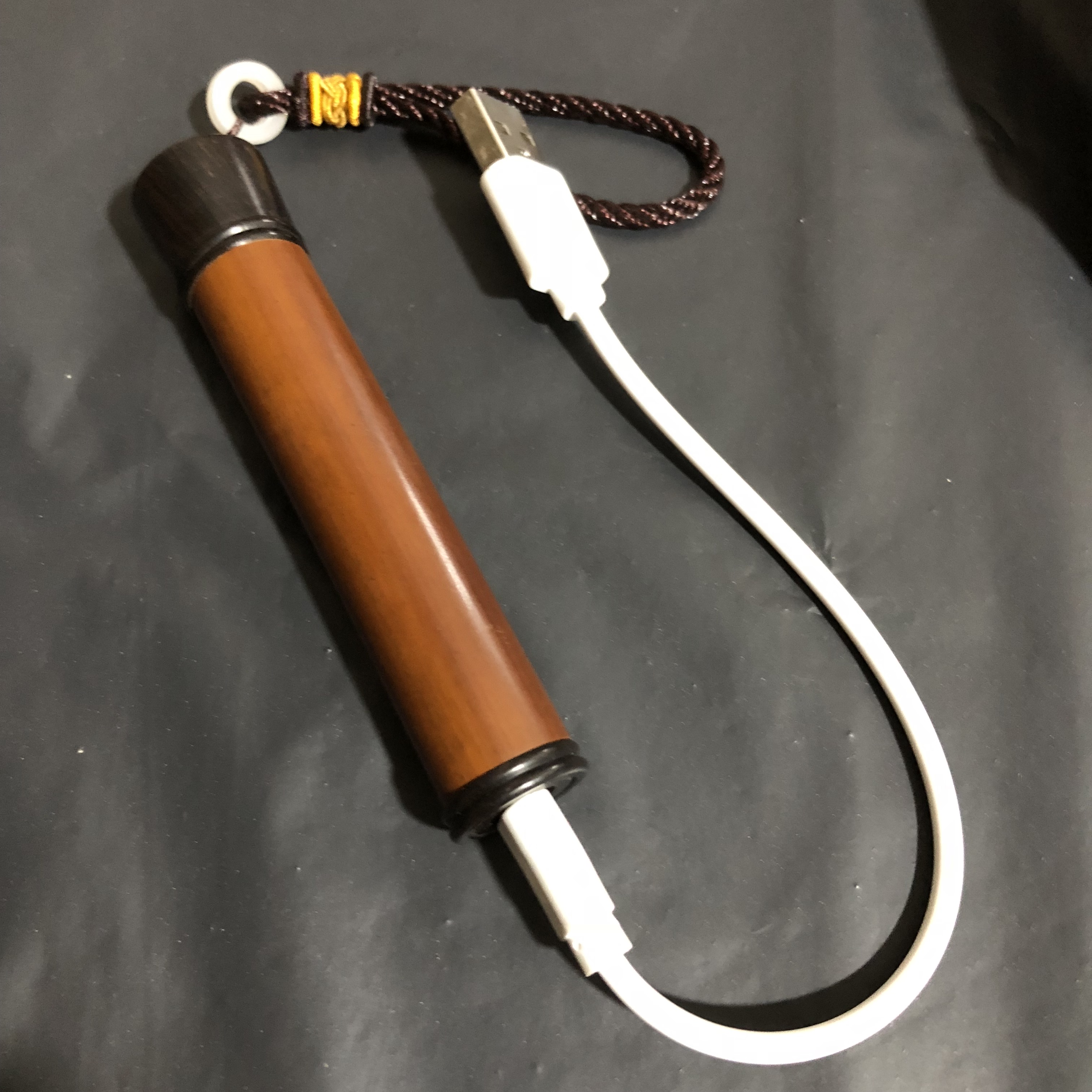 Retro Meilu Tre Lửa Thổi không khí Thổi nhẹ thổi Thổi nhẹ sạc USB Mute Unisex hộp quẹt