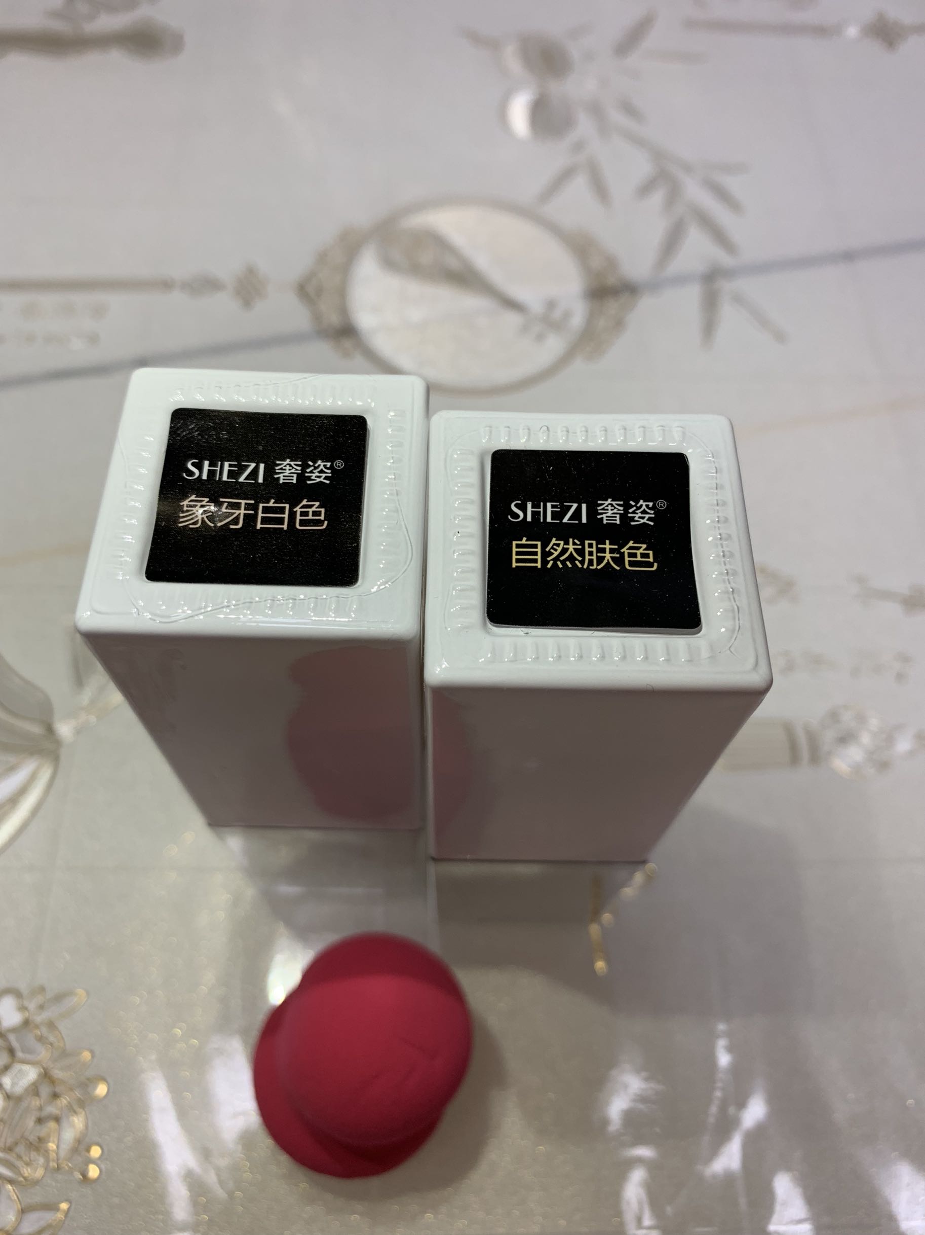 Kem nền dạng lỏng quyến rũ, mềm mịn, giữ ẩm làm trắng da, làm trắng da, che khuyết điểm, trang điểm màu nude, không tẩy trắng - Nền tảng chất lỏng / Stick Foundation phấn nước ysl