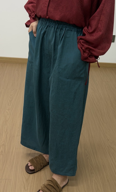 Pre-Order: Summer 2026 New Style, Perfect Silk Crinkled Turtle Neck Double-Wear Banana Pants Pre-Order: Summer 2026 New Style, Perfect Silk Crinkled Turtle Neck Double-Wear Banana Pants