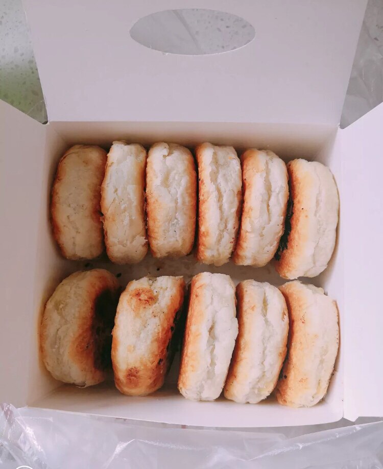 Fenxiang Cabinet Fragrant Crisp Chestnut Cake with small bread 