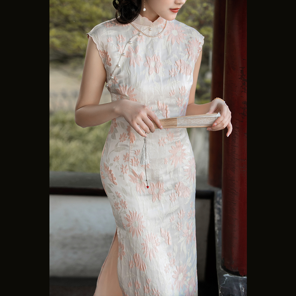 Like Water • Nianhua Top Ulara, the old Shanghai pearl embroidered satin original girl cheongsam Like Water • Nianhua Top Ulara, the old Shanghai pearl embroidered satin original girl cheongsam