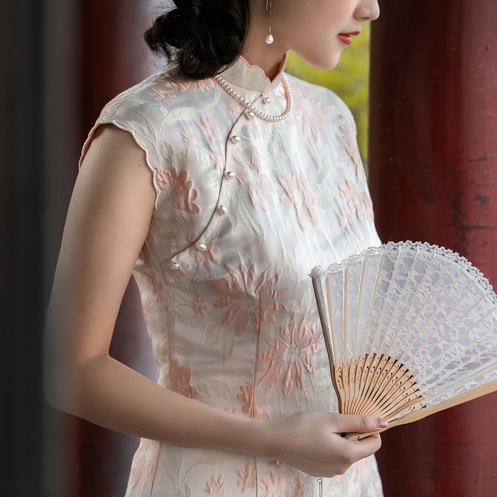 Like Water • Nianhua Top Ulara, the old Shanghai pearl embroidered satin original girl cheongsam Like Water • Nianhua Top Ulara, the old Shanghai pearl embroidered satin original girl cheongsam