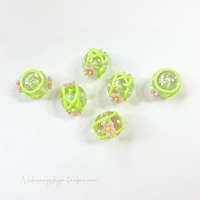 Патч 1 розовый маленький цветок и зеленая линия прозрачная круглая бусинка