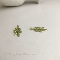 1 Жемчужно -зеленый вертикальный лист отверстия