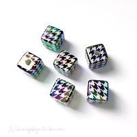 1 фантазийный черно-белый квадратный бисер «гусиные лапки» диаметром 15 мм.