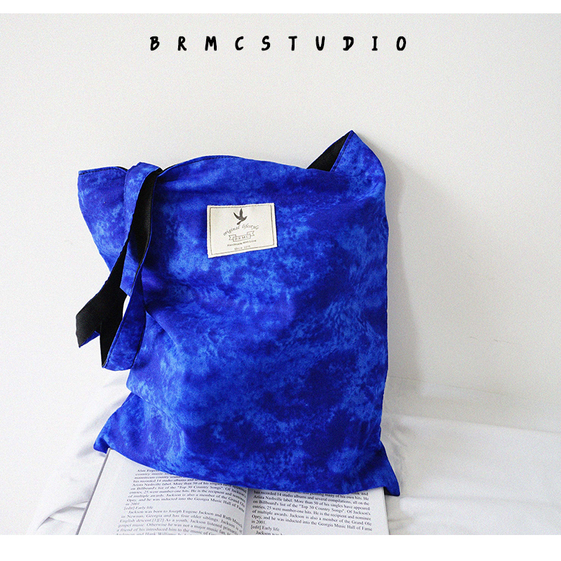 Retro abstract smudge oil painting style simple and versatile shoulder bag niche design solid color cloth bag autumn and winter bi equipment