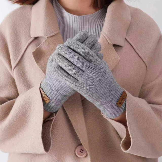 Men's touch screen cotton gloves are warm in winter, plus velvet and thickened wool knitted cycling gloves for men and women.