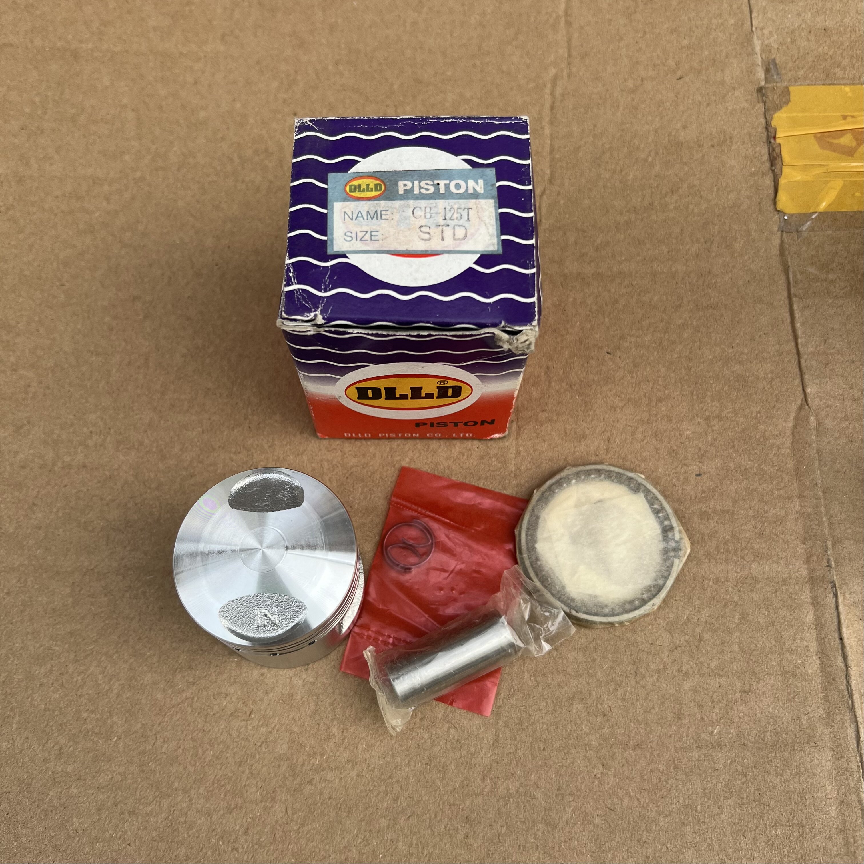 Suitable for Honda King CBT125 Locomotive Piston Piston Ring CB125T Double-cylinder sleeve Seat Increase 0 50