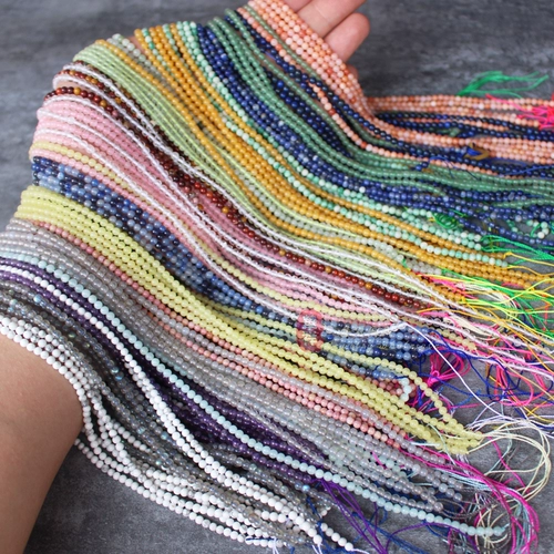 Натуральный 3 мм маленький шарик с бисером с бисером кристаллической растяжение камень белый сосновый синий рисунок камень порошкообразной красный рисунок Diy рассыпание бусинки