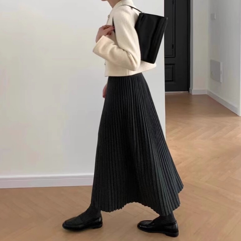 Give You an Autumn Letter: Cashmere Pleated Skirt with Static-Free, Non-Sticky, Hip-Covering Design, Pear-Shaped Pleated Skirt