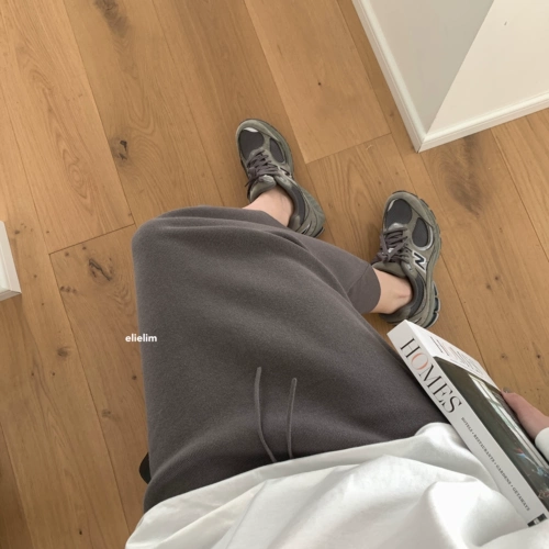 Весенняя трикотажная приталенная длинная юбка, по фигуре, с акцентом на бедрах, высокая талия, средней длины, свободный прямой крой