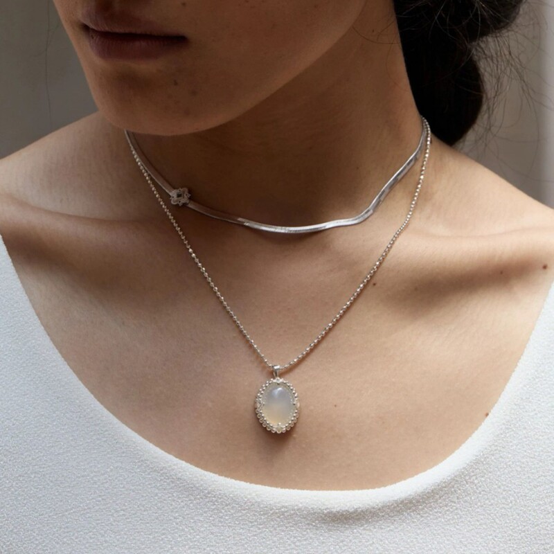 Tu Home Niche Design 925 Silver Oval White Agate Pendant Classic Snake Bone Chain Necklace Light Luxury Fashion Clavicle Chain