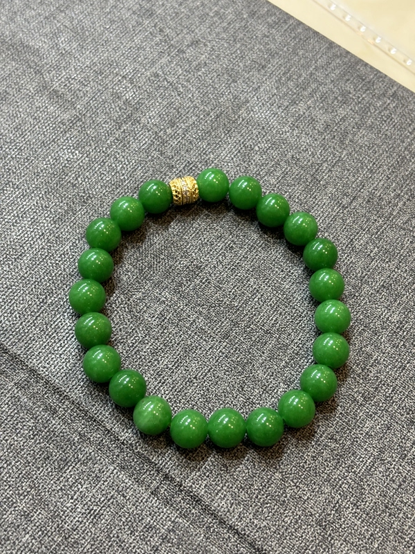 Natural Burmese A-Grade Jadeite Ice Green Spicy Green Round Bead Bracelet, Spicy Green Women's Fashionable Simple Bracelet Natural Burmese A-Grade Jadeite Ice Green Spicy Green Round Bead Bracelet, Spicy Green Women's Fashionable Simple Bracelet