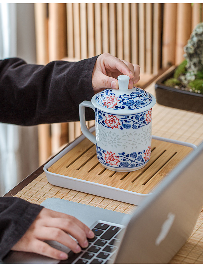 Jingdezhen blue and white youligong ceramic cups hand - made office of restoring ancient ways and exquisite cup tea cups with cover glass