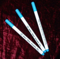 Hu Lili cross-stitch ●Blue water-soluble pen imported from Japan. The handwriting is thin and clear and disappears instantly when it comes in contact with water.