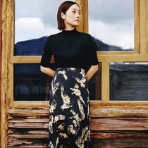 Stars same light luxury high-end high-neck three-quarter sleeves mid-sleeve black sweater printed hip-hugging skirt suit