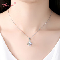 Light luxury products new Korean crown pendant necklace Feminine clavicle chain Korean fashion accessories Birthday gift