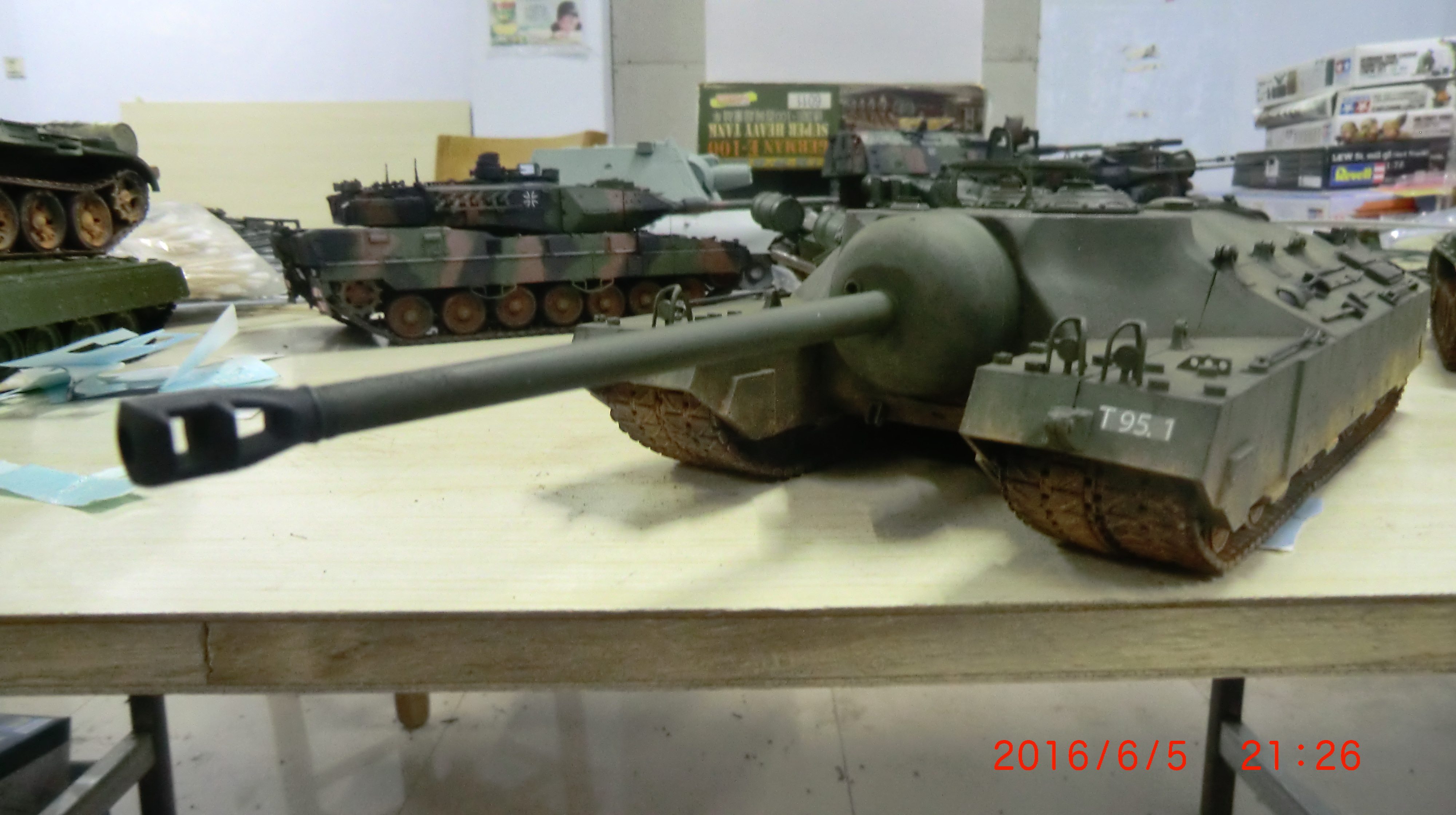 Weilong 6750 US T28 T95 Tank Model Formulation (package board)