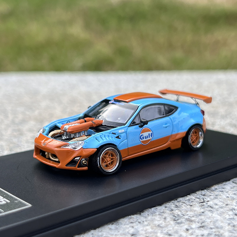 DCM 1:64 4586GT modified car GT86 + Prancing Horse 458 engine