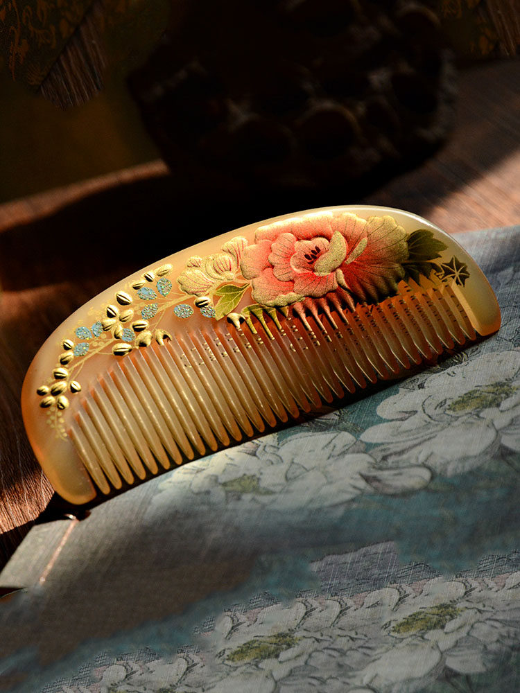 Daughter love natural horn comb Female anti-static massage comb Small shape Painted lacquer art comb Fine tooth dense comb