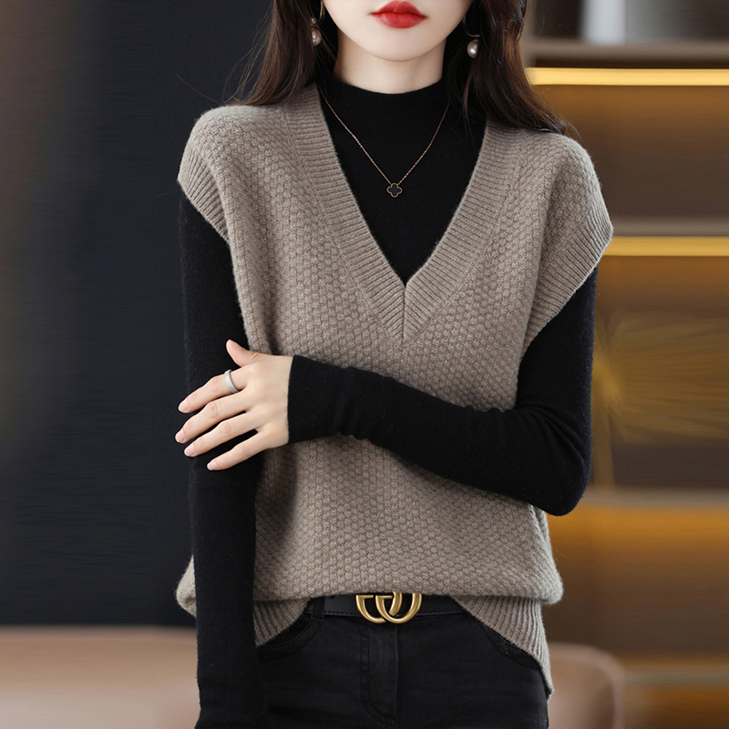 Authentic Tommy Hilfiger Autumn and Winter Women's Vest, Layered Wool Vest, Embroidered V-Neck Knitwear Authentic Tommy Hilfiger Autumn and Winter Women's Vest, Layered Wool Vest, Embroidered V-Neck Knitwear