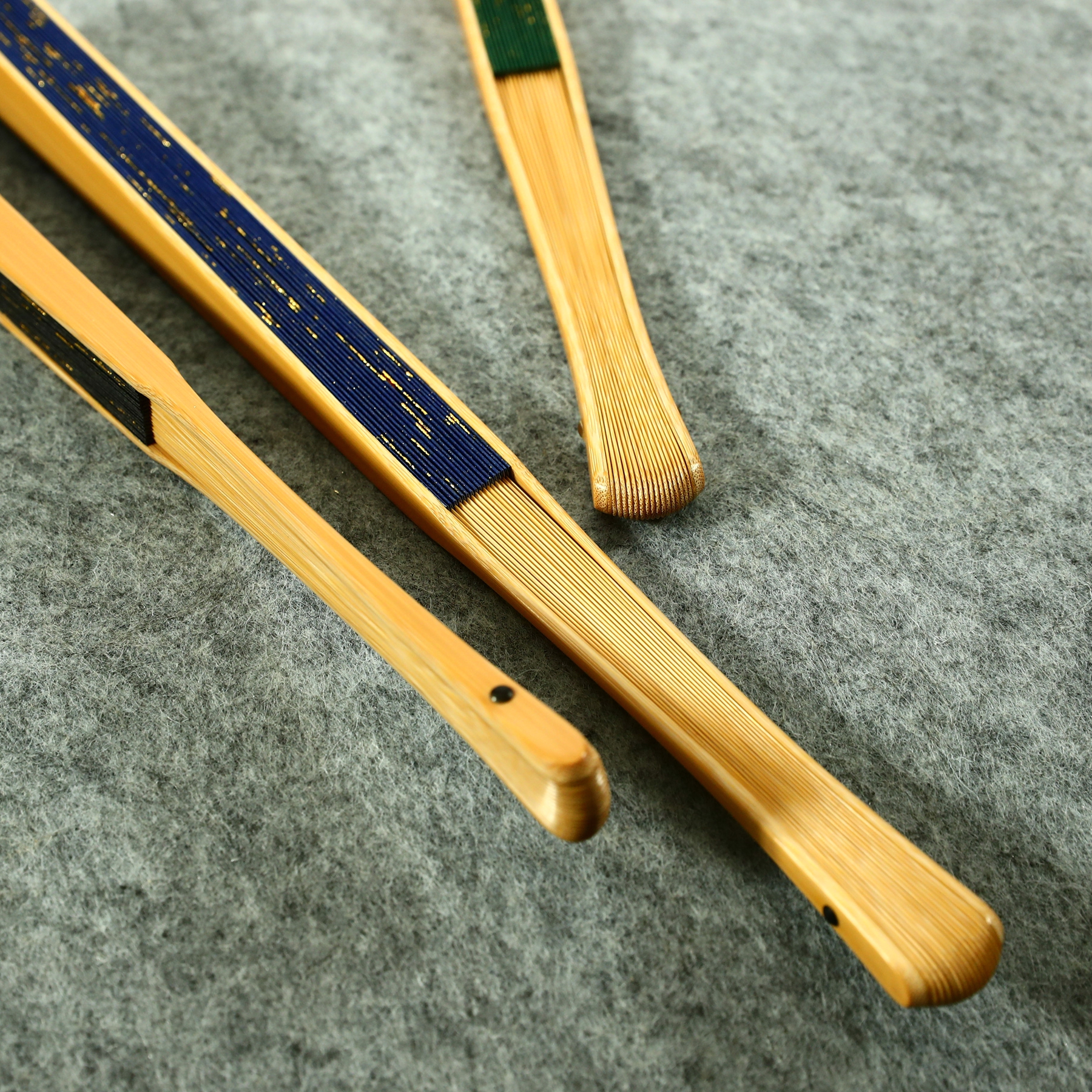 Upscale Sulaborers 7 inches 9 5 inches 18 square fine work Old stock jade Bamboo folding fan tail beam waist folding fan scraping Mi scion