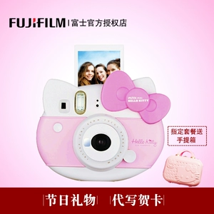 Fuji HelloKitty khi máy ảnh chụp ảnh được đặt bằng giấy ảnh Polaroid