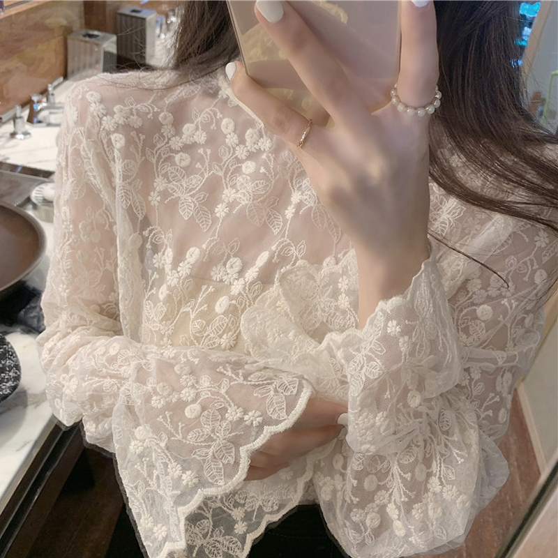 Elegant Fairy-Style Lace Blouse for Women, New Autumn and Winter Plus-Size, Long-Sleeved Mesh Base Layer with Fleece Lining Elegant Fairy-Style Lace Blouse for Women, New Autumn and Winter Plus-Size, Long-Sleeved Mesh Base Layer with Fleece Lining