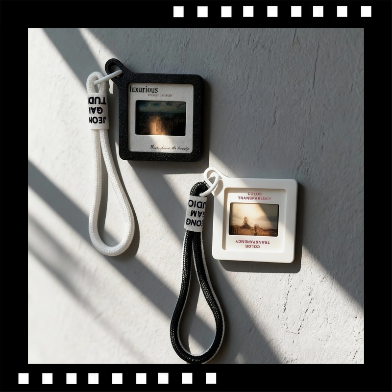 Reversal Film Keychain Small Pendant Photo Frame Photo Protective Case Hanging Ornament 5×5cm Film Protective Case Reversal Film Keychain Small Pendant Photo Frame Photo Protective Case Hanging Ornament 5×5cm Film Protective Case