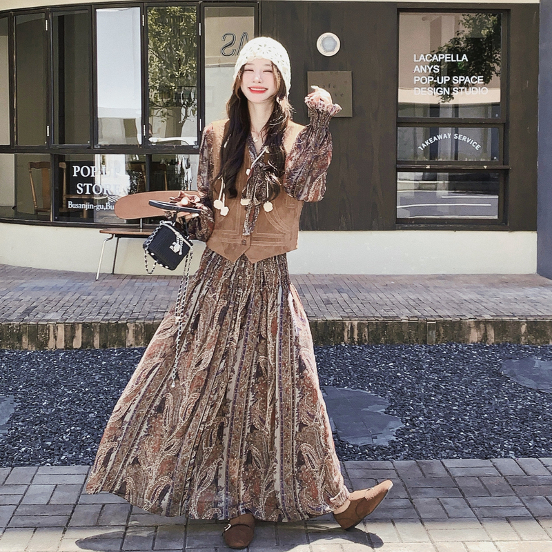 French Paisley Print Ruched Dress Set for Women 2026 Autumn Vintage Style Suede Vest Two-Piece Set French Paisley Print Ruched Dress Set for Women 2026 Autumn Vintage Style Suede Vest Two-Piece Set