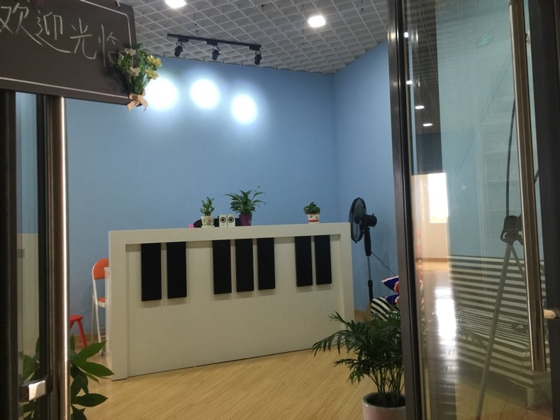 Piano Receptionist Reception Nursery School Desk Desk Desk Desk Desk Service Desk Collection Silver Counter Shanghai East Saint of Shanghai