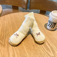 Белая галстук-бабочка, туфли