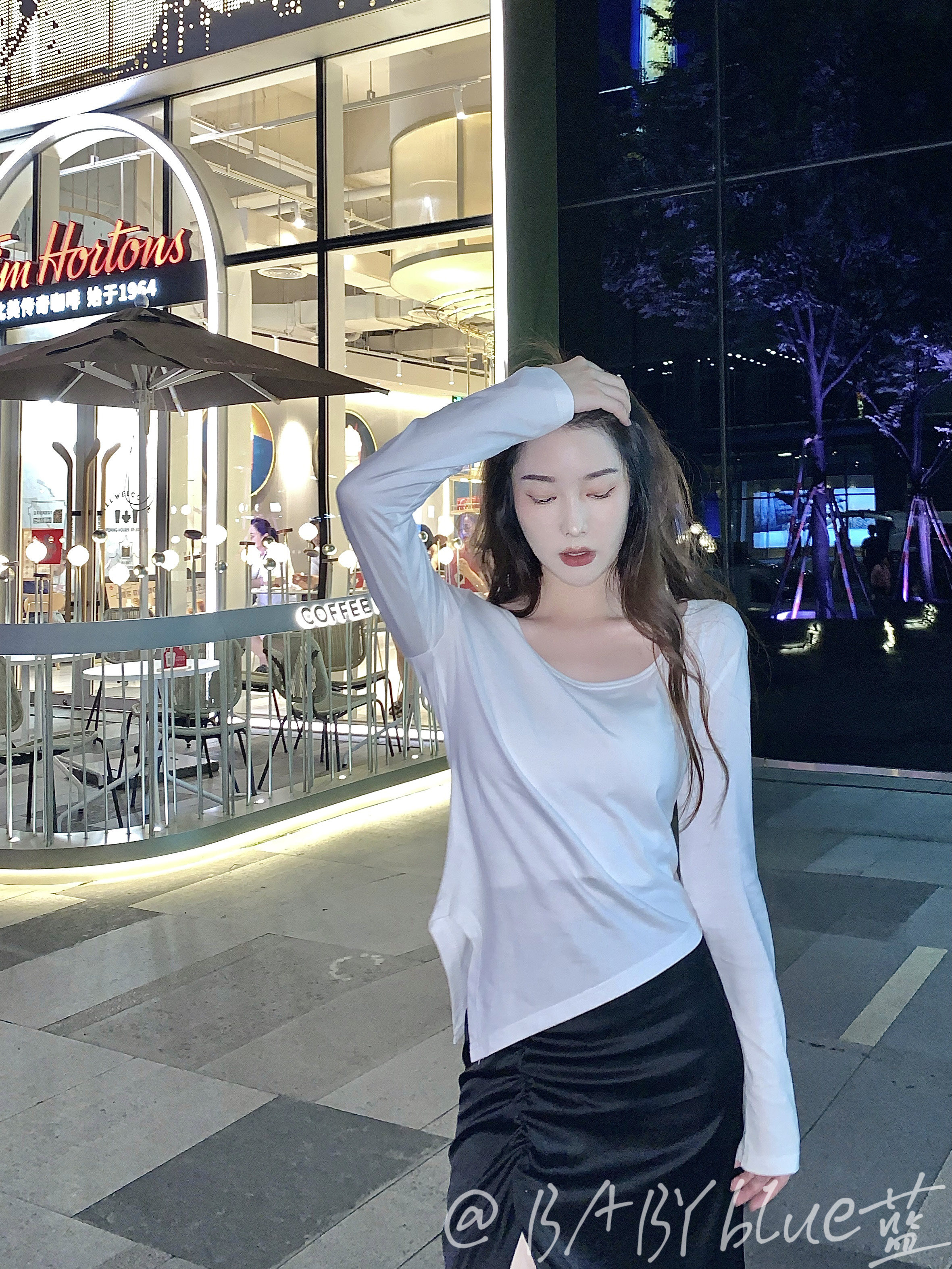 BABYblue (low-necked hot girl) white slit irregular round-neck bottoming shirt for women in spring and autumn