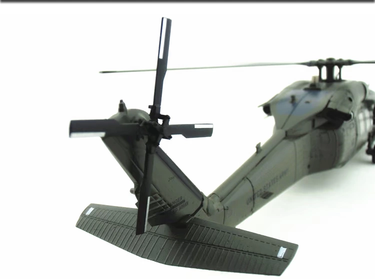 1:72 Hợp kim máy bay trực thăng vũ trang Black Hawk của Mỹ Mô hình đã hoàn thành đồ chơi thông minh cho bé 2 tuổi