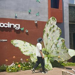 Trendy Outdoor Decoration Scene Setup with Large 3D Handmade Artificial Floral Butterfly Display for Mall Window Display