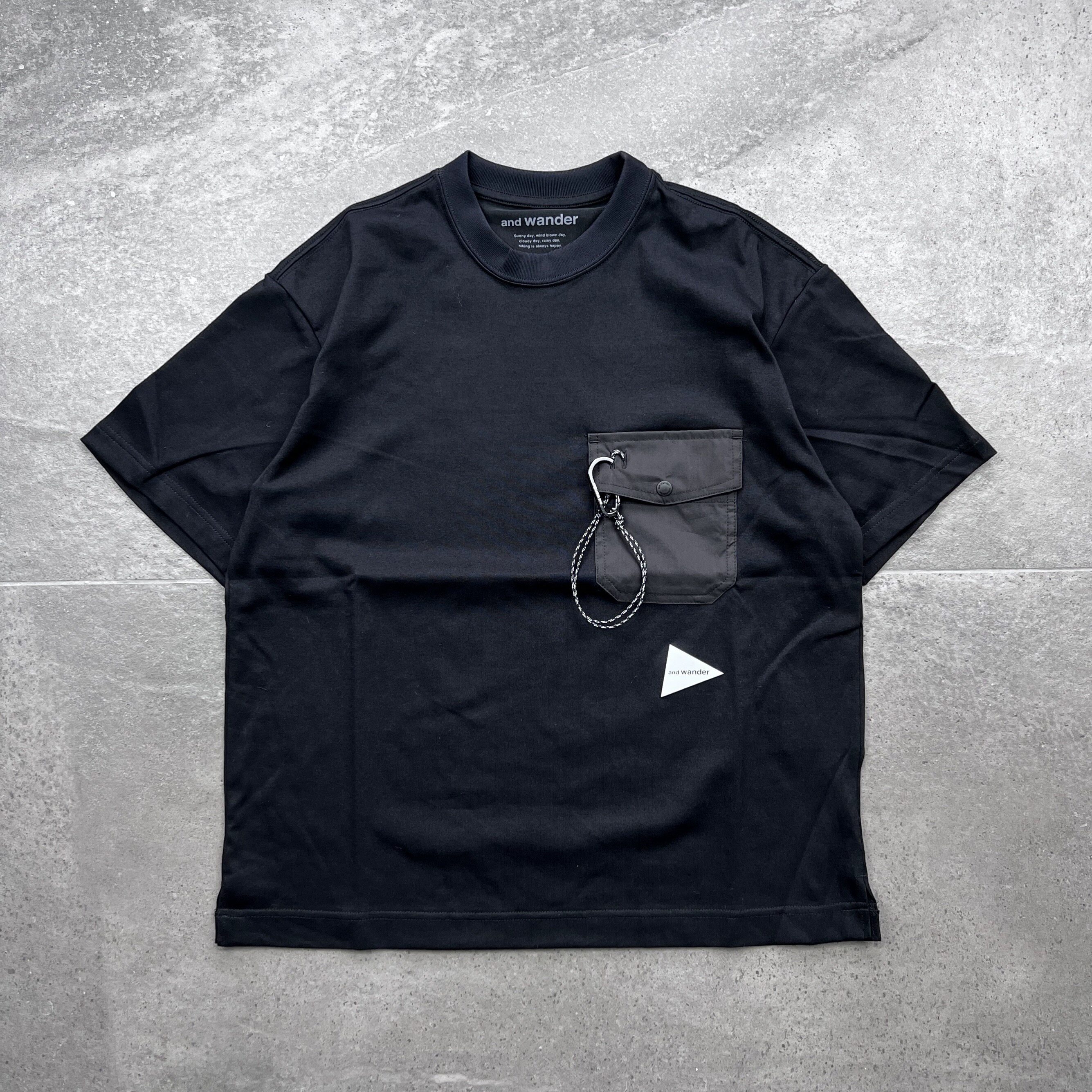 เสื้อยืดแขนสั้นคอกลม มีกระเป๋า ฟังก์ชันสำหรับกลางแจ้ง ผลิตจาก Coolmax แบรนด์ And Wander