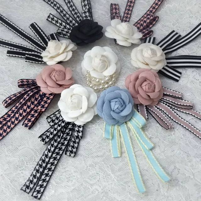 ຈັດສົ່ງຟຣີແບບ retro lady camellia striped streamer brooch bow tie accessories collar floral sweater cardigan pin