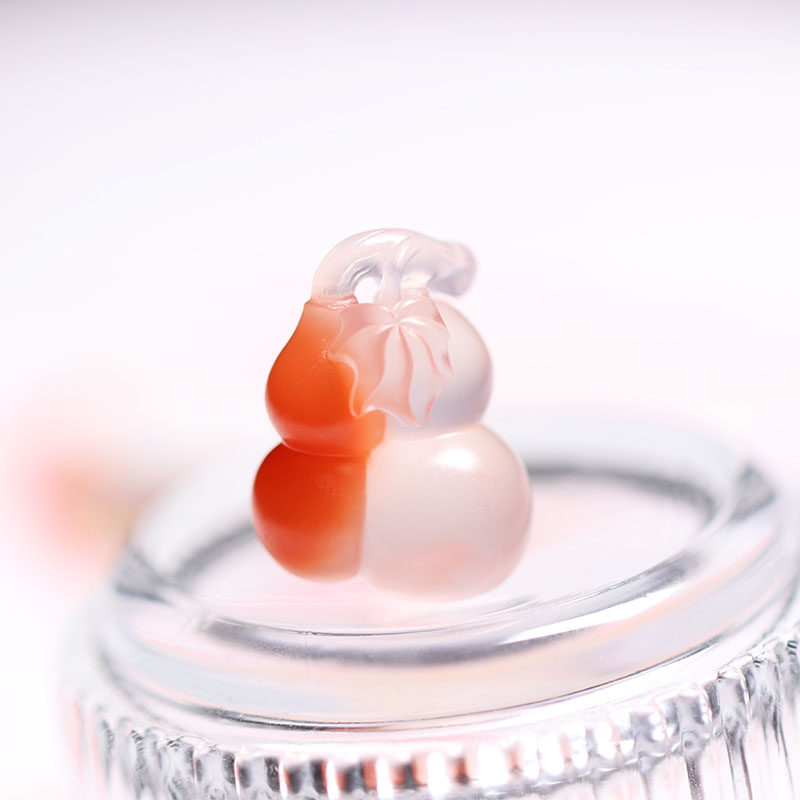 Raw ore southern red agate ice floating double blessing small gourd pendant pendant Su Gong carved high ice material with distinct red and white