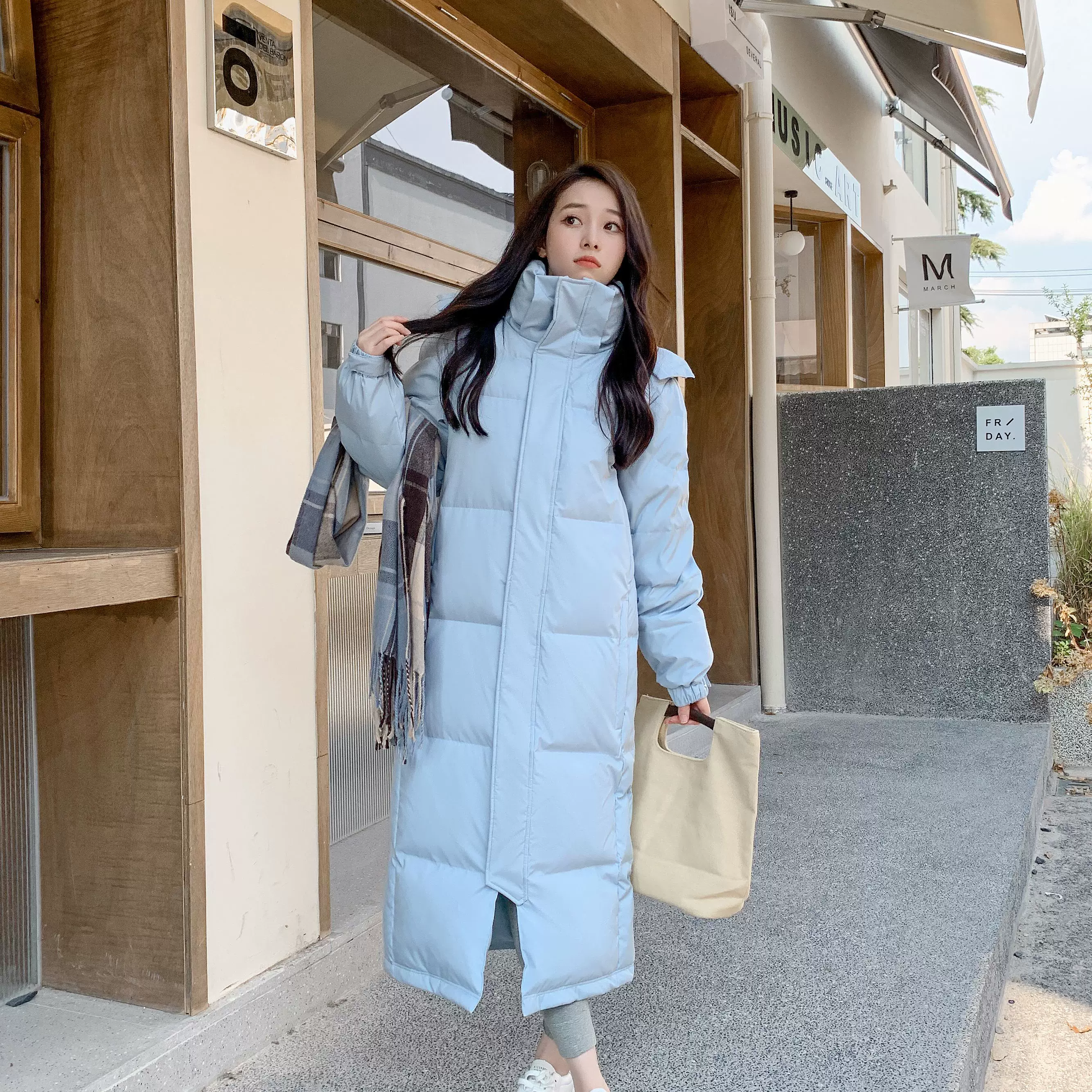 Летняя? Нет, оригин phrase: Extra-long long winter down jacket, maxi length, increased thickness, 2025 years, oversize