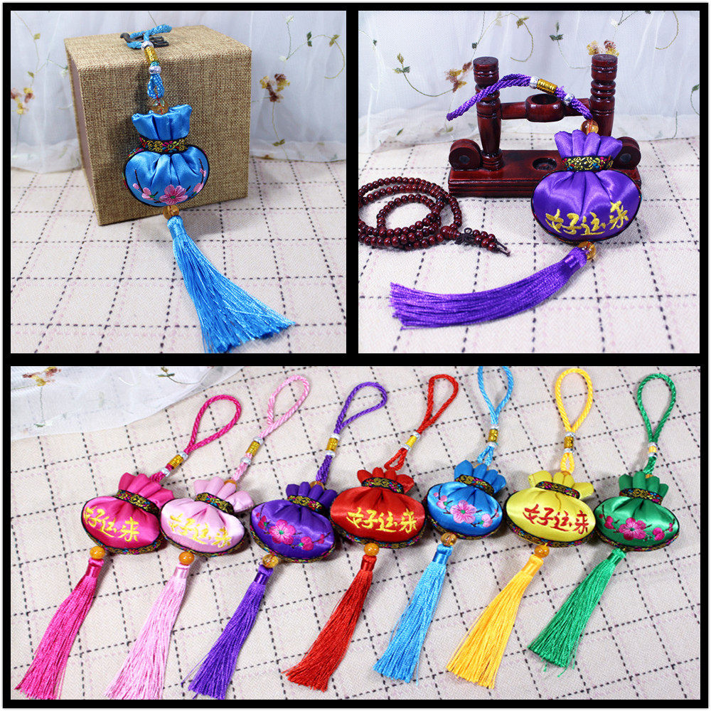 Chinese Feng fragrance lucky double-sided embroidery cars hanging retro embroidery plum embroidery plum and accessories fragrance bag