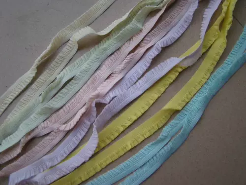 Многоцелевая маленькая боковая детская детская одежда остается цветочной одеждой и ослабляет один юань 4 метра