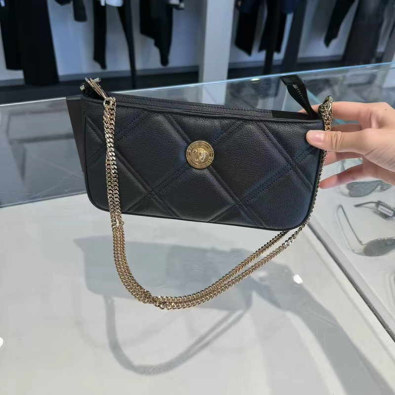 【Big Deal】(40% Off 2680) 7/31 Versace Women's Bag Medusa Quilted Zipper Chain Bag 【Big Deal】(40% Off 2680) 7/31 Versace Women's Bag Medusa Quilted Zipper Chain Bag