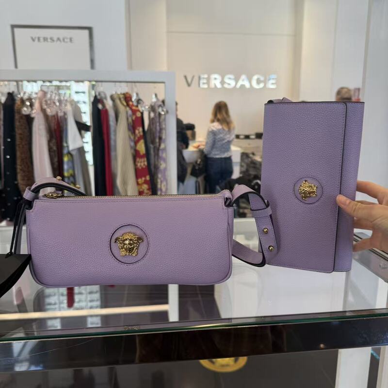 【Big Deal】(50% Off 2600/2700) 5/2 Versace Women's Bag Medusa Zipper Shoulder Crossbody Bag 【Big Deal】(50% Off 2600/2700) 5/2 Versace Women's Bag Medusa Zipper Shoulder Crossbody Bag