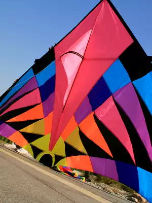 Giant kite 6 flat double crossbar large triangle kite monster kite 2 flat 3 flat Weifang competition long tail 6