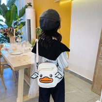 Middle and large children shoulder bag foreign atmosphere letter shoulder bag Korean version of net red saddle bag children travel outdoor small satchel tide