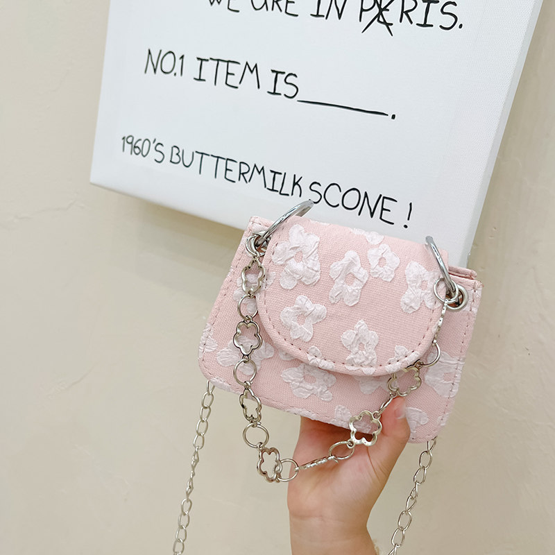 Child Packs Girl Hands Carry Bag Single Shoulder Bag Fashion Han Prints Flowers Skew Cross Pack Chain Packs Foreign Pie Accessories Bag 3 years old
