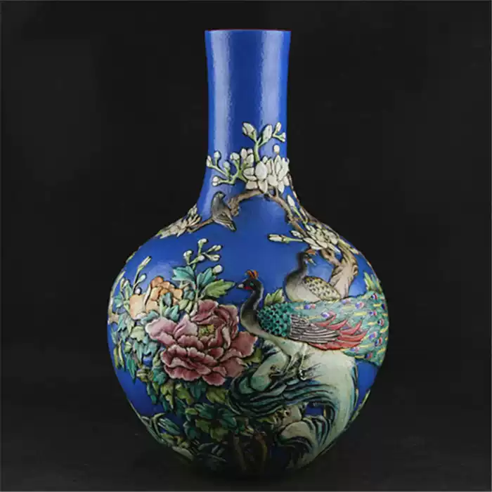清乾隆帝浮彫藍釉粉彩花鳥天球瓶 景徳鎮 陶磁器 装飾品 現代工芸品 美術品 置物 清干隆浮雕蓝釉粉彩花鸟天球瓶文革时期仿古瓷器收藏用古玩瓶