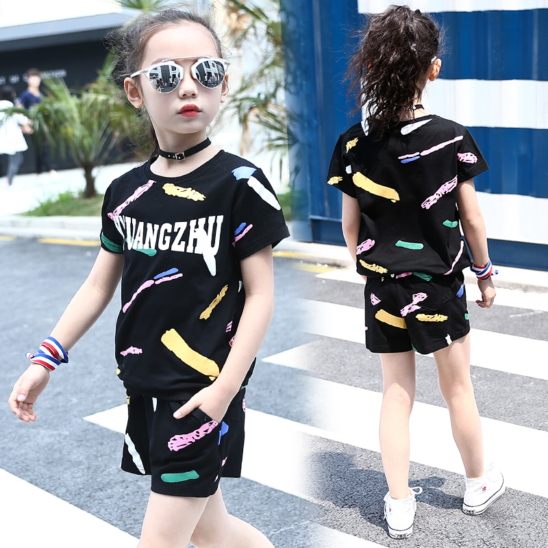 Girl ngắn tay áo phù hợp với 2020 mới graffiti vòng cổ áo T-shirt quần short hai mảnh bộ phiên bản Hàn Quốc của mặc thể thao Hàn Quốc