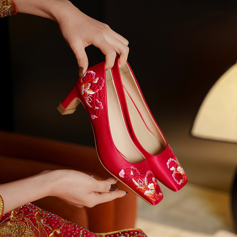 Lusen Stunning Chunky Heel Wedding Shoes Red Embroidered Bridal Shoes Chinese Style Wedding Xiuhe Shoes High-End Feel Comfortable on Feet