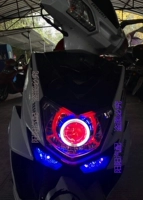 Áp dụng cho Yamaha vẫn cổ áo ống kính lắp ráp đèn pha đôi mắt thiên thần quỷ mắt xenon ống kính - Đèn HID xe máy đèn pha trắng xe máy